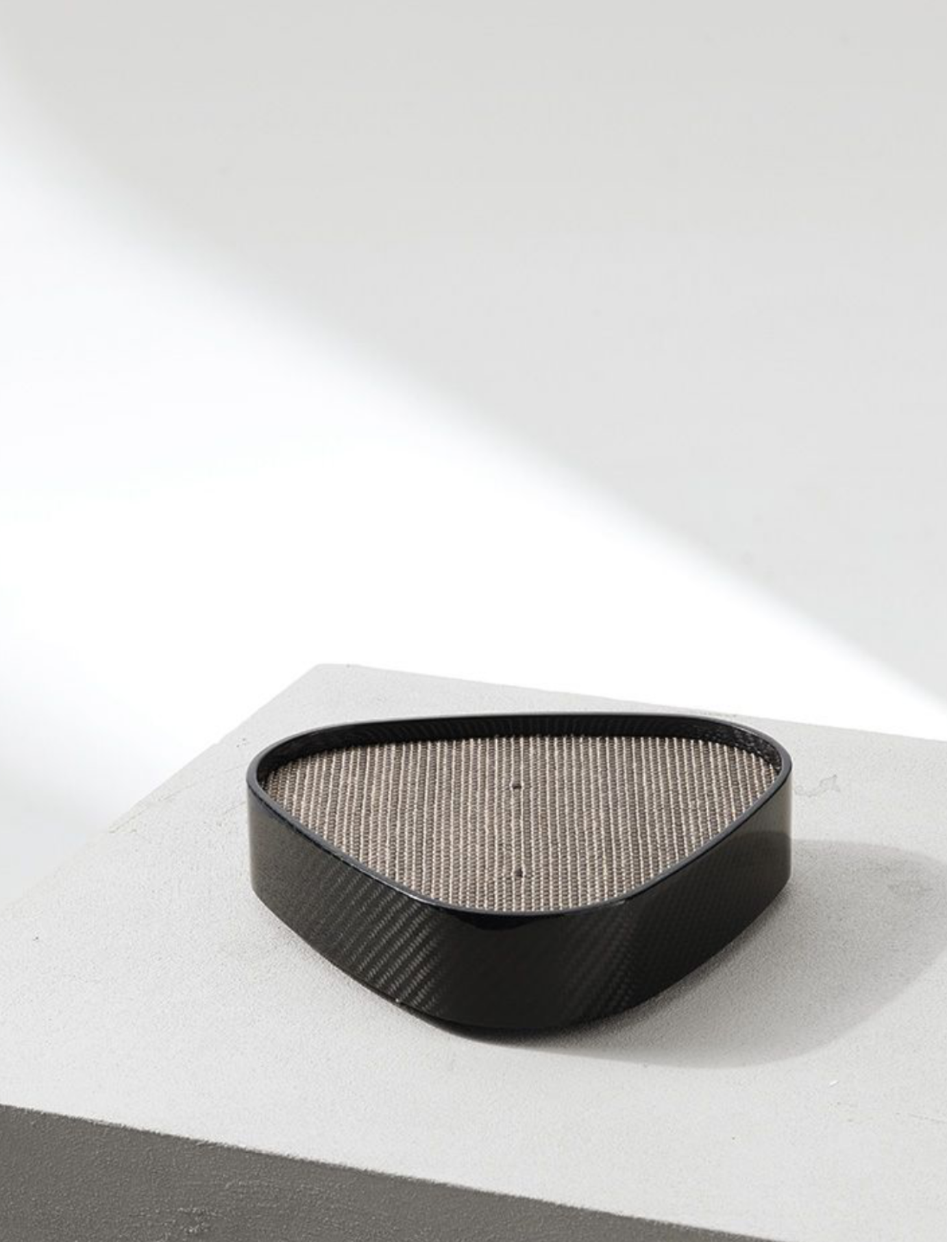 Specchia Carbon & Leather Wireless Charger